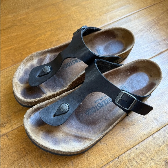 Birkenstock Shoes - Birkenstock Women’s Gizeh Black Sandals